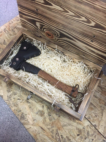 Varangard Pine Axe Gift & Transport Box — Torch-Burnished Finish, Riveted Metal Latch