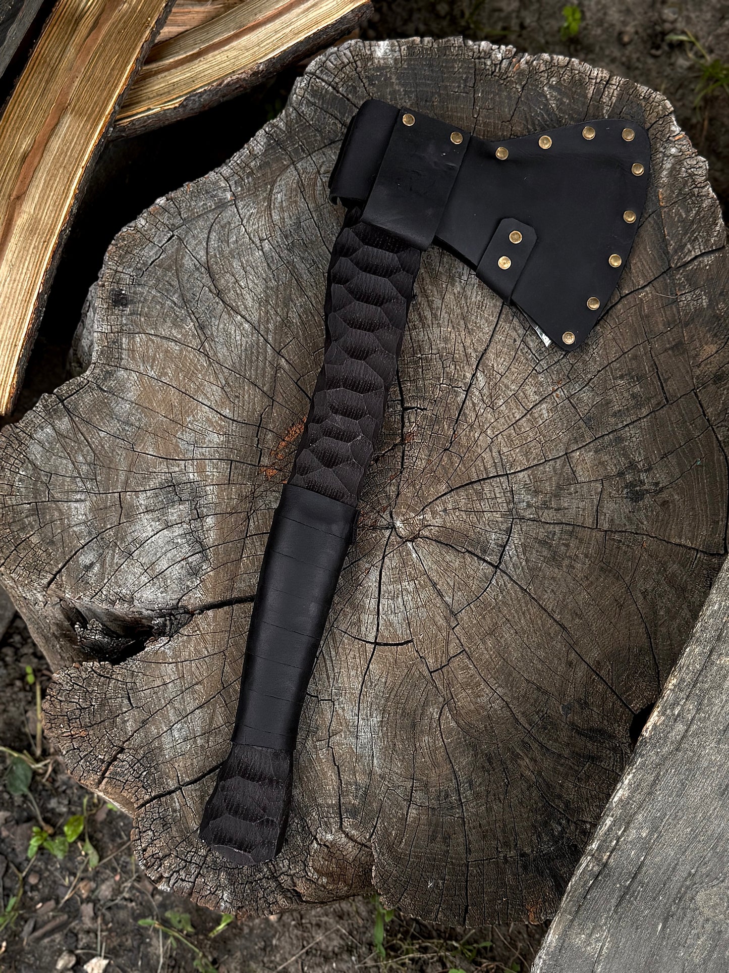 Exclusive Handmade Axe “KAMIN” – 65G Steel Gorillas BBQ TR7